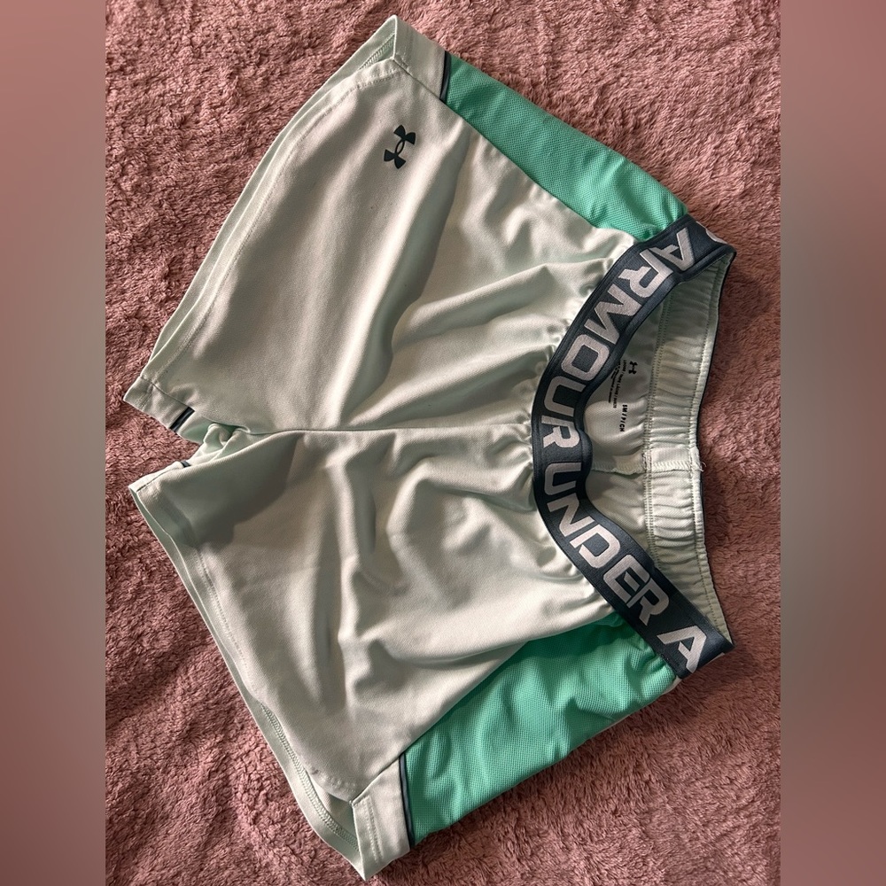 Under Armour short
